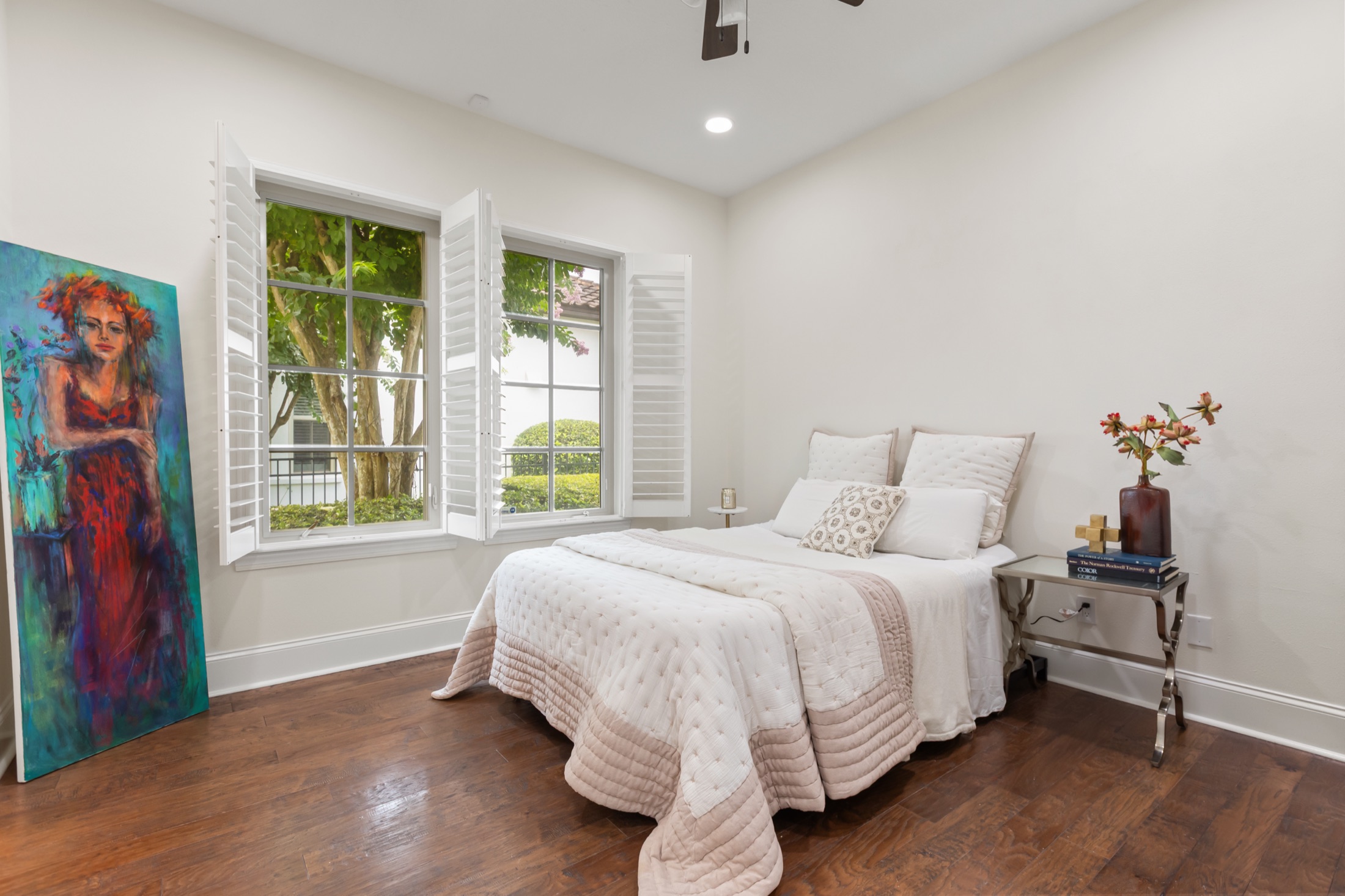 Main-level bedroom at 2656 Meeting Place